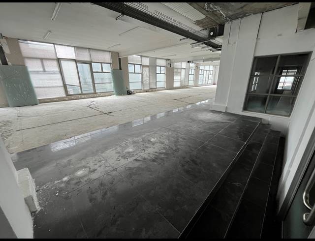 343M² BUSINESS TO LET IN WOODSTOCK